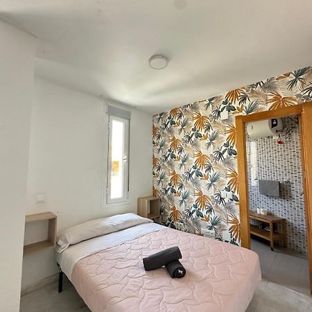 Apartamentos Playa Huelin Málaga Dış mekan fotoğraf