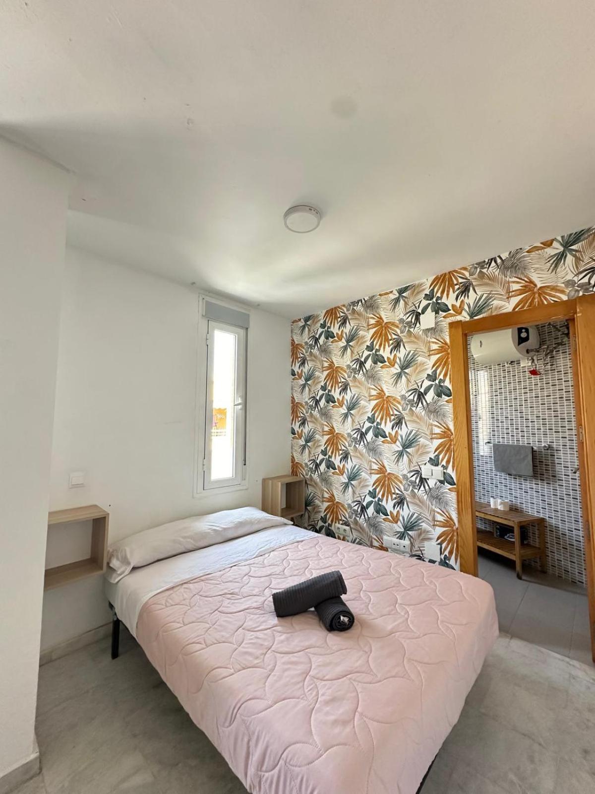 Apartamentos Playa Huelin Málaga Dış mekan fotoğraf